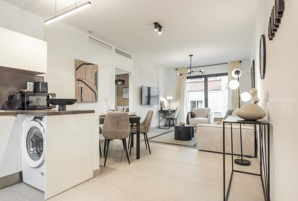 Modern Apartment With Patio & Parking By Rems Malaga Luaran gambar