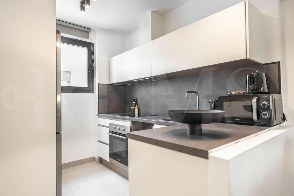 Modern Apartment With Patio & Parking By Rems Malaga Luaran gambar