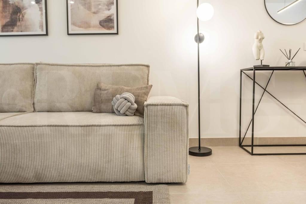 Modern Apartment With Patio & Parking By Rems Malaga Luaran gambar