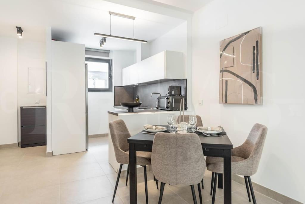 Modern Apartment With Patio & Parking By Rems Malaga Luaran gambar