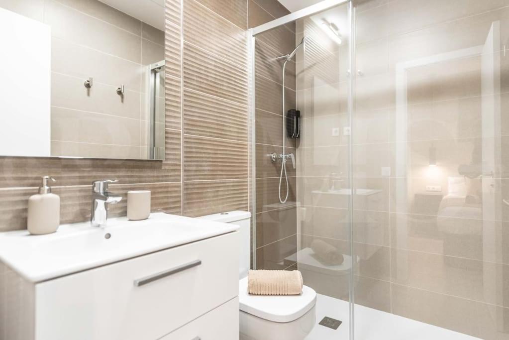 Modern Apartment With Patio & Parking By Rems Malaga Luaran gambar