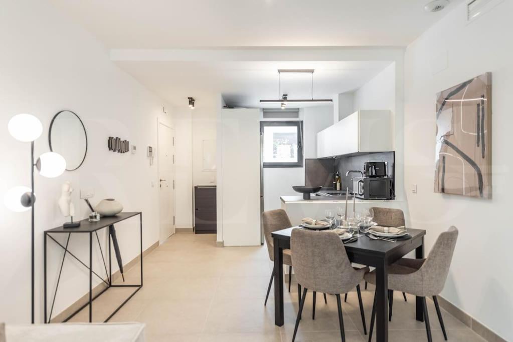Modern Apartment With Patio & Parking By Rems Malaga Luaran gambar