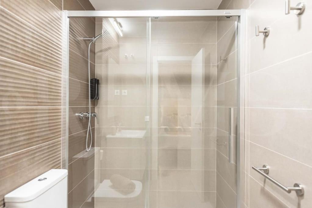 Modern Apartment With Patio & Parking By Rems Malaga Luaran gambar