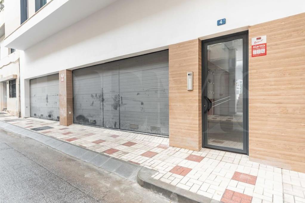 Modern Apartment With Patio & Parking By Rems Malaga Luaran gambar
