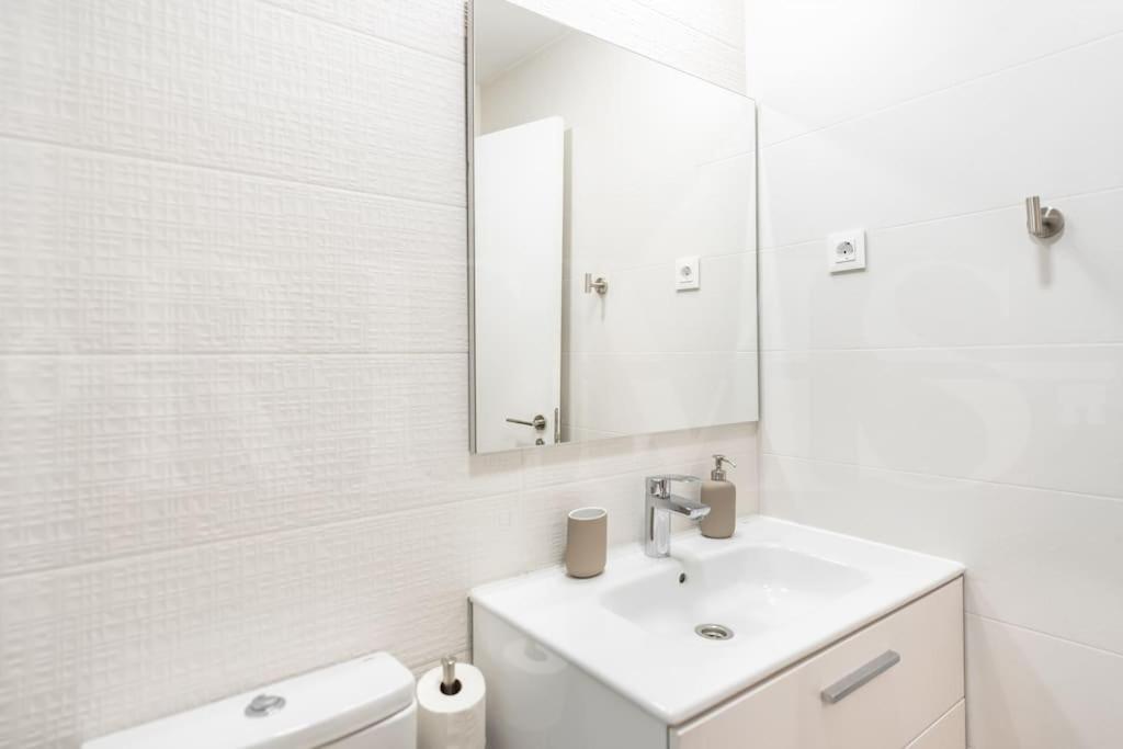 Modern Apartment With Patio & Parking By Rems Malaga Luaran gambar