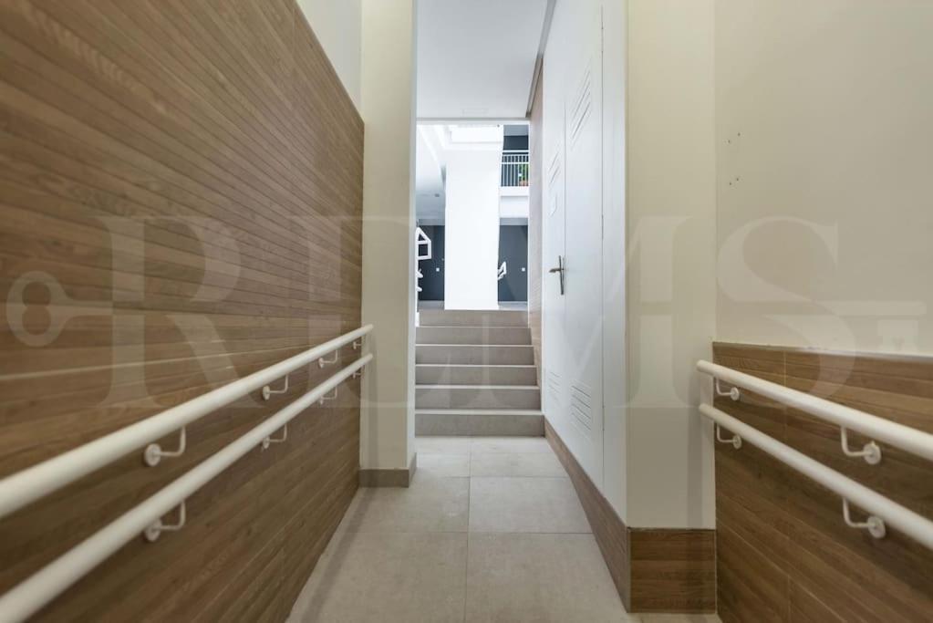 Modern Apartment With Patio & Parking By Rems Malaga Luaran gambar